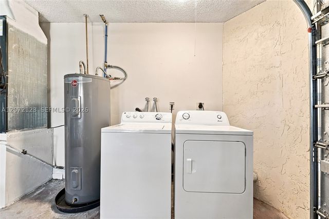 10425 NW 9th Mnr, Coral Springs, FL 33071