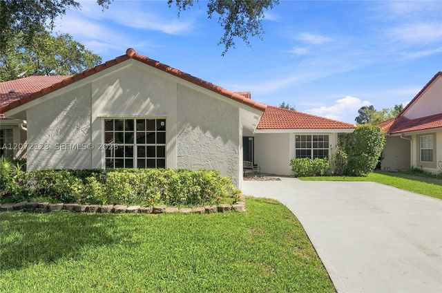 10425 NW 9th Mnr, Coral Springs, FL 33071