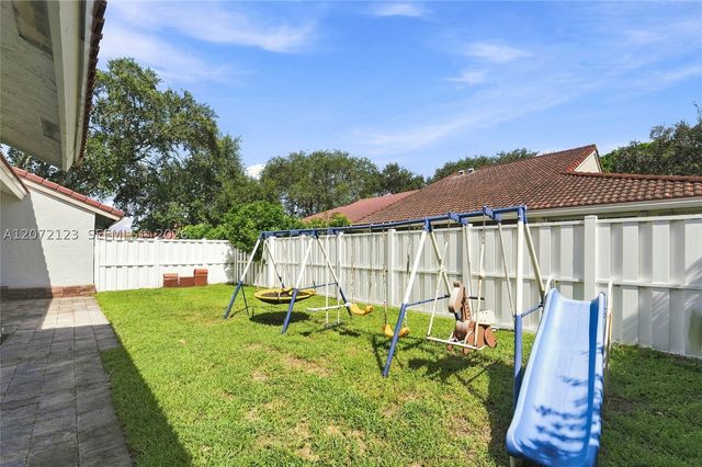 10425 NW 9th Mnr, Coral Springs, FL 33071