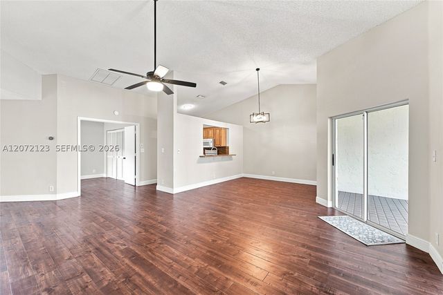 10425 NW 9th Mnr, Coral Springs, FL 33071