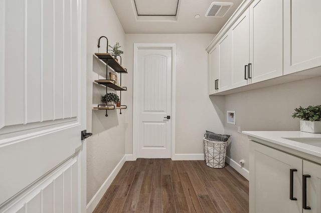 7243 W Ashcroft Avenue, Fresno, CA 93723