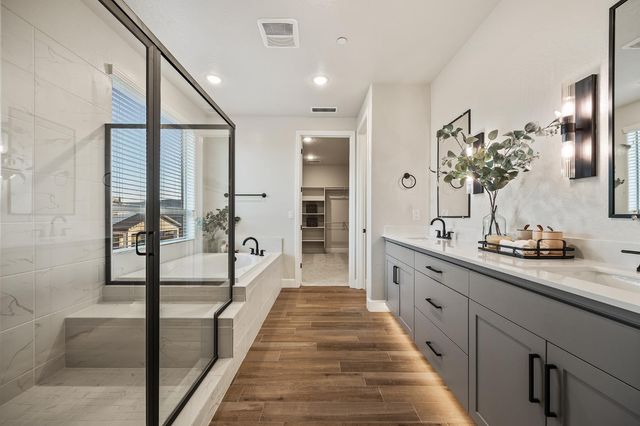 7243 W Ashcroft Avenue, Fresno, CA 93723