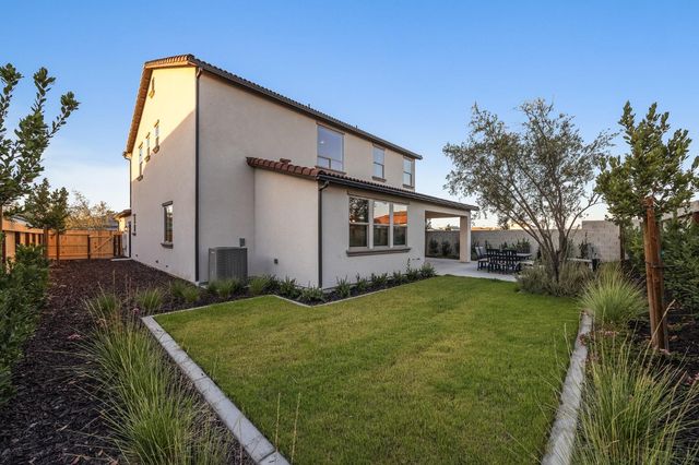 7243 W Ashcroft Avenue, Fresno, CA 93723