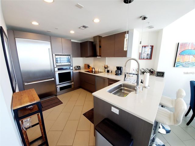 175 1ST STREET S 2006, St Petersburg, FL 33701
