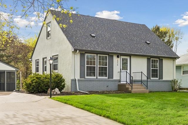 2216 Thorndale Avenue, New Brighton, MN 55112