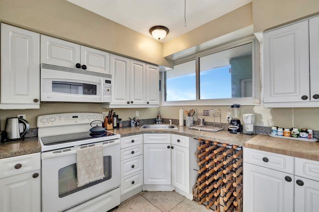 1900 S Ocean Drive 1702, Fort Lauderdale, FL 33316