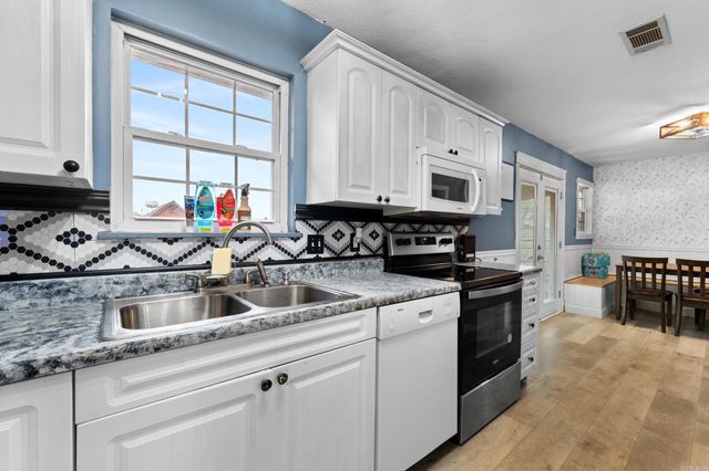 408 E Sanford Street, Gassville, AR 72635