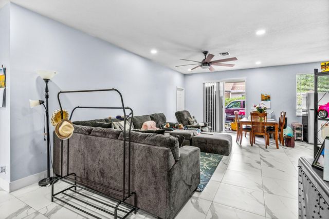 1087 Salmon Isle, Greenacres, FL 33413