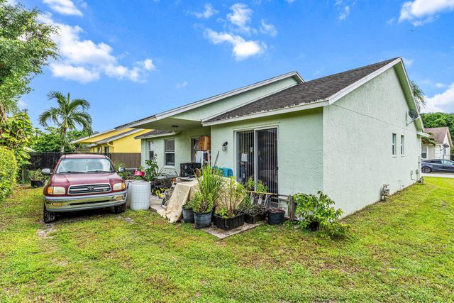 1087 Salmon Isle, Greenacres, FL 33413