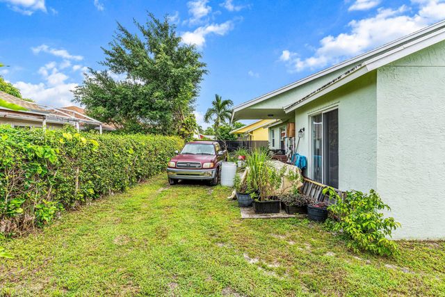 1087 Salmon Isle, Greenacres, FL 33413