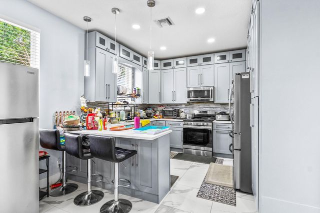 1087 Salmon Isle, Greenacres, FL 33413