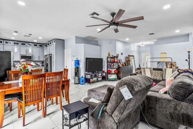 1087 Salmon Isle, Greenacres, FL 33413