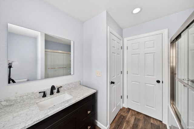 11102 N Dogleg Dr E, Syracuse, IN 46567