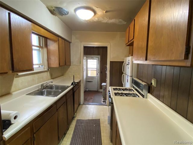 31050 Maplewood Street, Westland, MI 48185