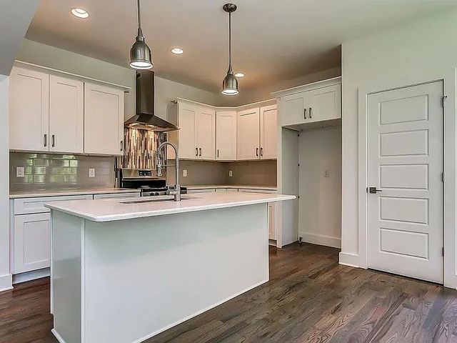 2423B Batavia St, Nashville, TN 37208