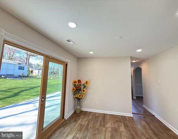 5210 LINDSAY ST, Fairfax, VA 22032