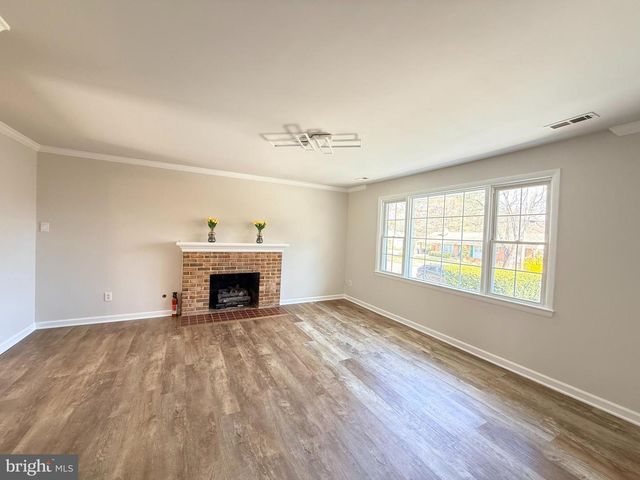 5210 LINDSAY ST, Fairfax, VA 22032