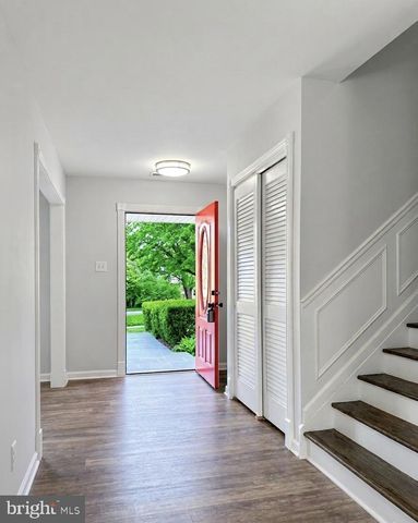 5210 LINDSAY ST, Fairfax, VA 22032