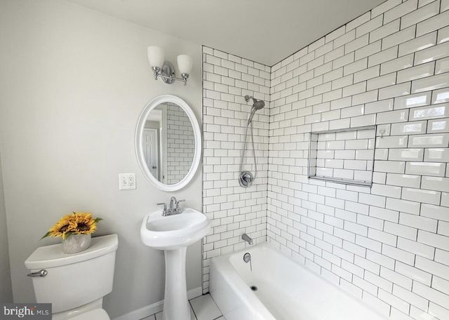 5210 LINDSAY ST, Fairfax, VA 22032