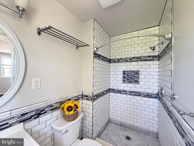 5210 LINDSAY ST, Fairfax, VA 22032