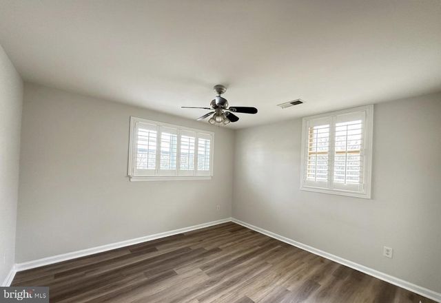 5210 LINDSAY ST, Fairfax, VA 22032