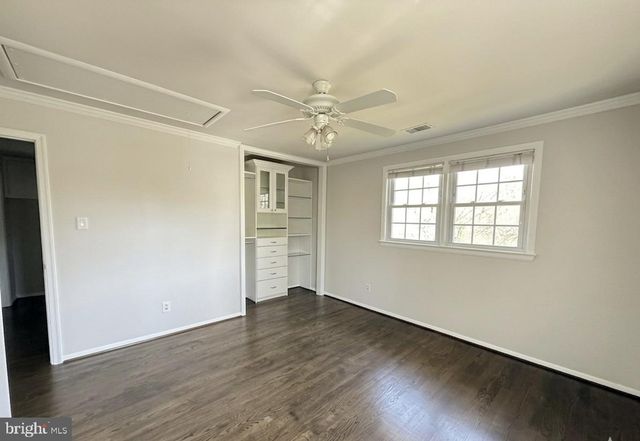 5210 LINDSAY ST, Fairfax, VA 22032