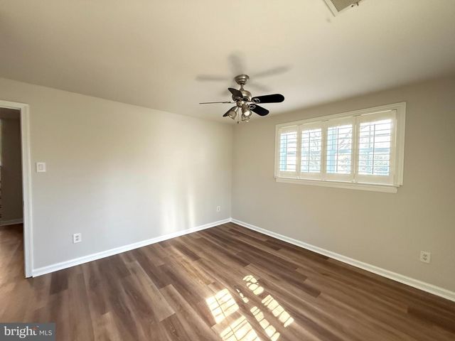 5210 LINDSAY ST, Fairfax, VA 22032