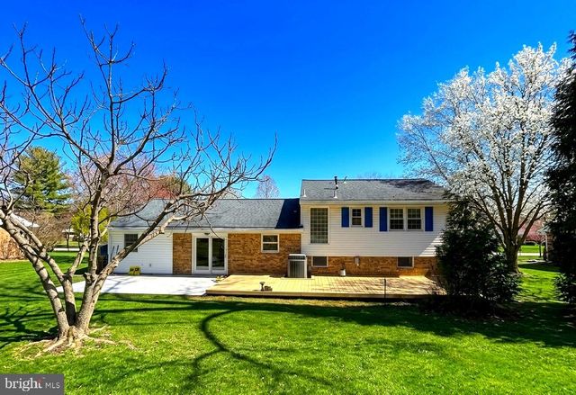 5210 LINDSAY ST, Fairfax, VA 22032