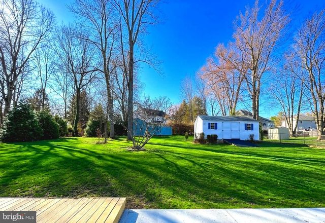 5210 LINDSAY ST, Fairfax, VA 22032