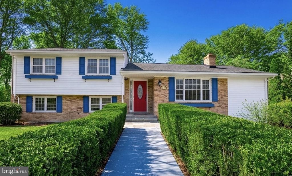 5210 LINDSAY ST, Fairfax, VA 22032