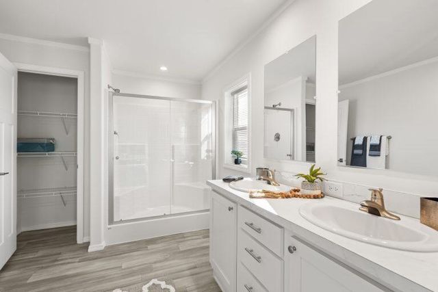 300 Luman Road 200, Phoenix, OR 97535