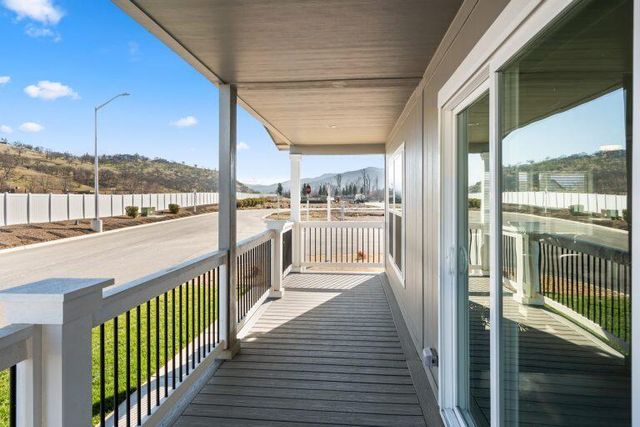 300 Luman Road 200, Phoenix, OR 97535