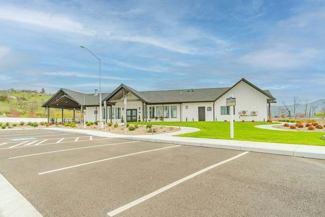 300 Luman Road 200, Phoenix, OR 97535