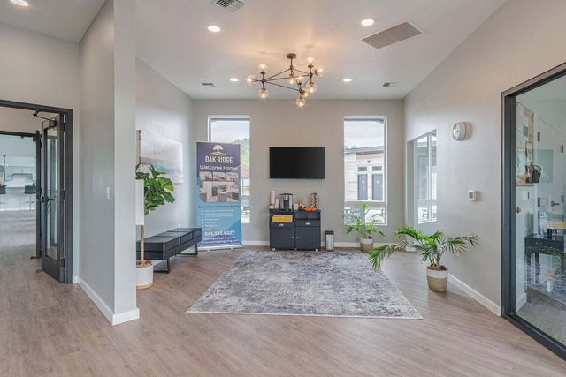 300 Luman Road 200, Phoenix, OR 97535