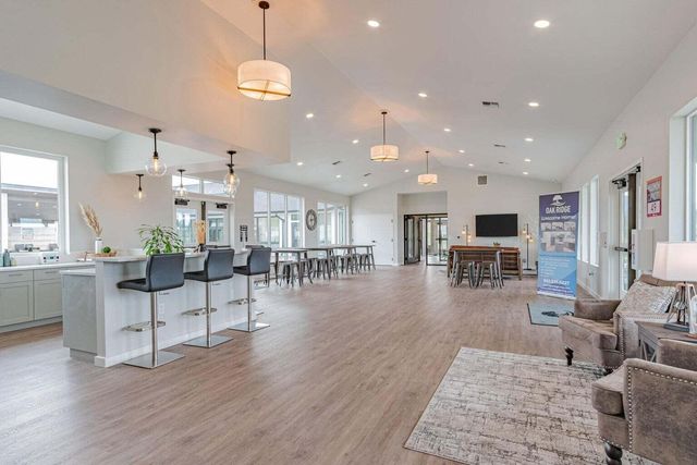 300 Luman Road 200, Phoenix, OR 97535