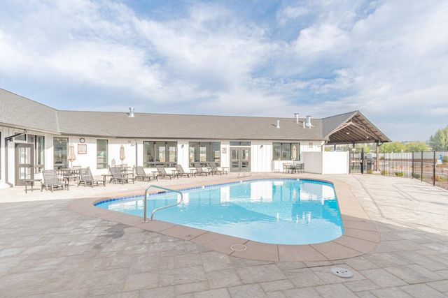 300 Luman Road 200, Phoenix, OR 97535