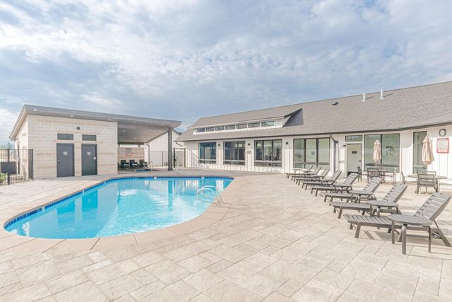 300 Luman Road 200, Phoenix, OR 97535