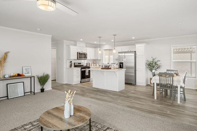 300 Luman Road 200, Phoenix, OR 97535