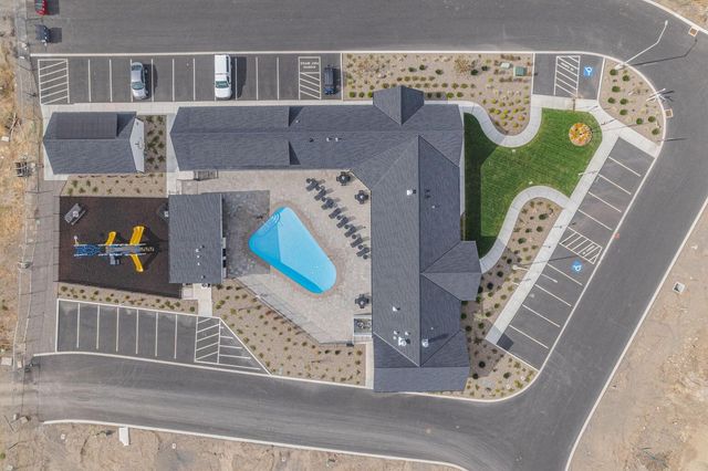 300 Luman Road 200, Phoenix, OR 97535