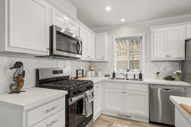 300 Luman Road 200, Phoenix, OR 97535