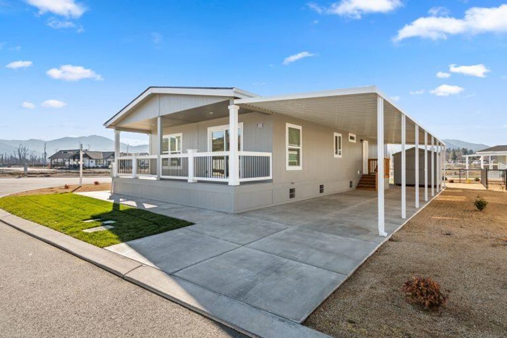 300 Luman Road 200, Phoenix, OR 97535