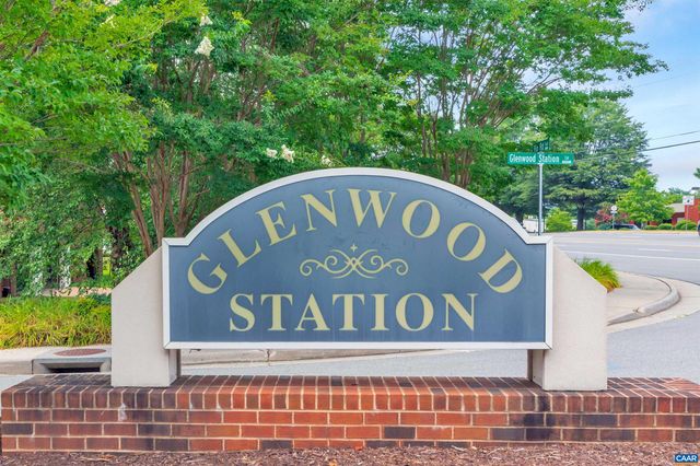 949 Glenwood Station Ln Unit 202, Charlottesville, VA 22901