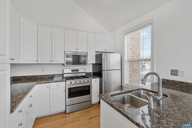 949 Glenwood Station Ln Unit 202, Charlottesville, VA 22901