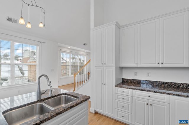 949 Glenwood Station Ln Unit 202, Charlottesville, VA 22901