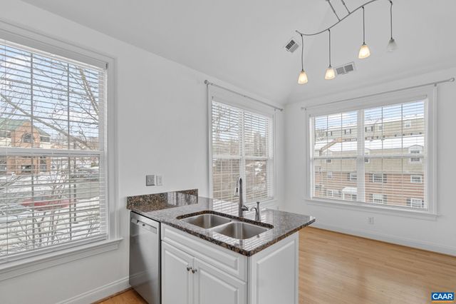 949 Glenwood Station Ln Unit 202, Charlottesville, VA 22901