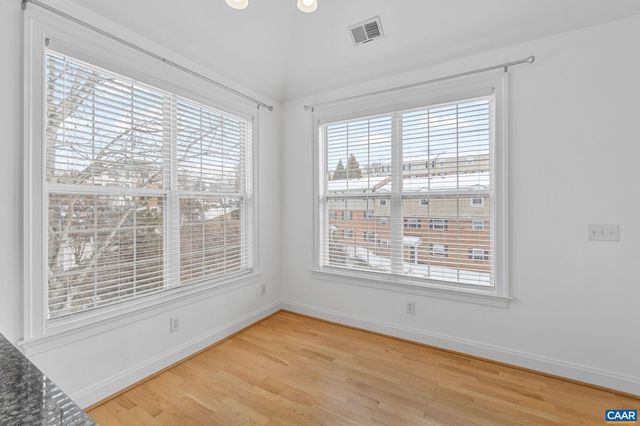 949 Glenwood Station Ln Unit 202, Charlottesville, VA 22901