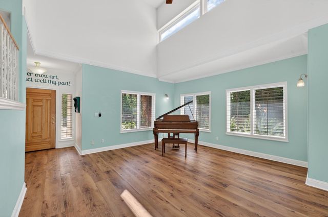 8442 Cobble Creek Ln, Orangevale, CA 95662