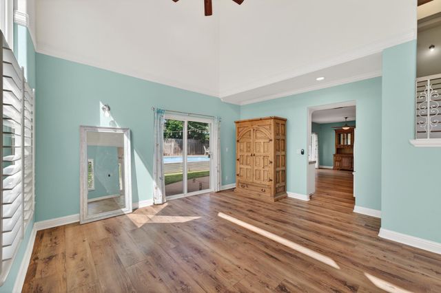 8442 Cobble Creek Ln, Orangevale, CA 95662