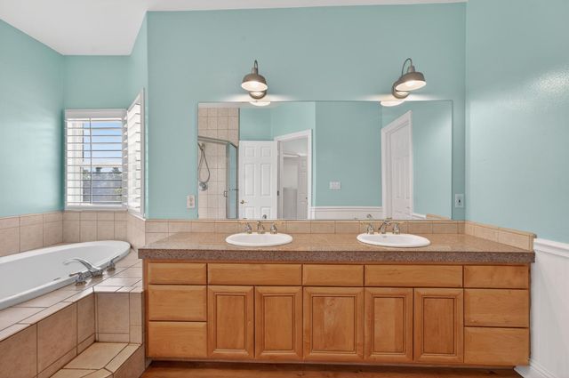 8442 Cobble Creek Ln, Orangevale, CA 95662