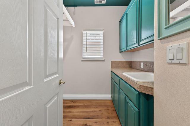 8442 Cobble Creek Ln, Orangevale, CA 95662